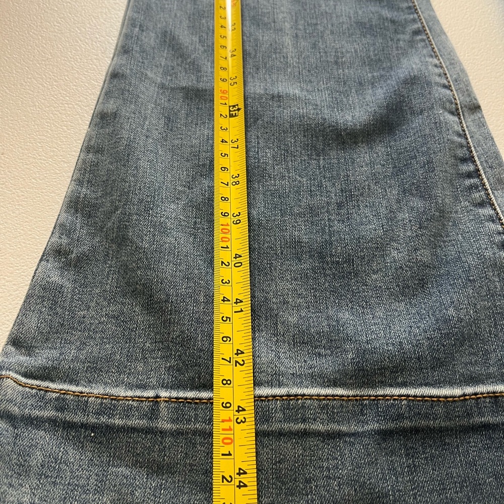 Judy Blue Medium Blue Flare Jeans - Faded Wash - Picture 4 of 7
